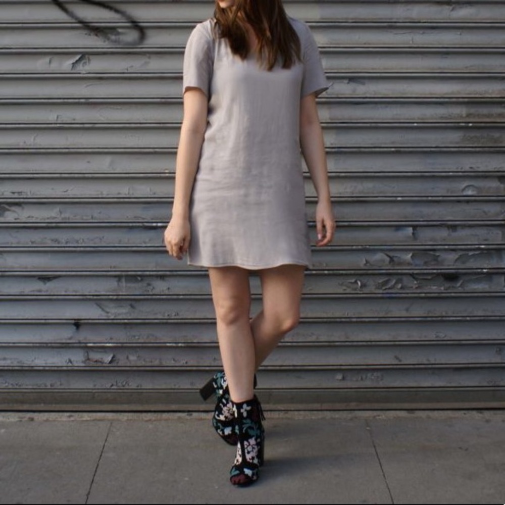 Aritzia Wilfred Free Teigen t shirt dress